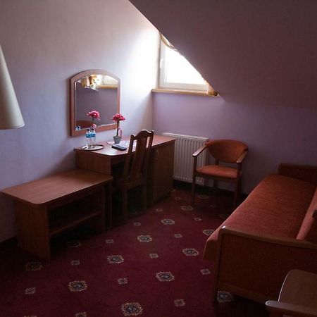 Dwor Dluzniewo Bed and Breakfast Εξωτερικό φωτογραφία