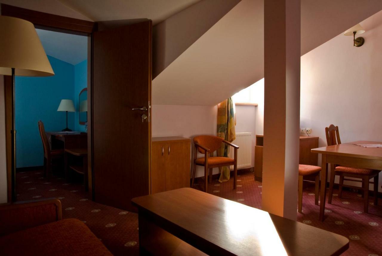 Dwor Dluzniewo Bed and Breakfast Εξωτερικό φωτογραφία
