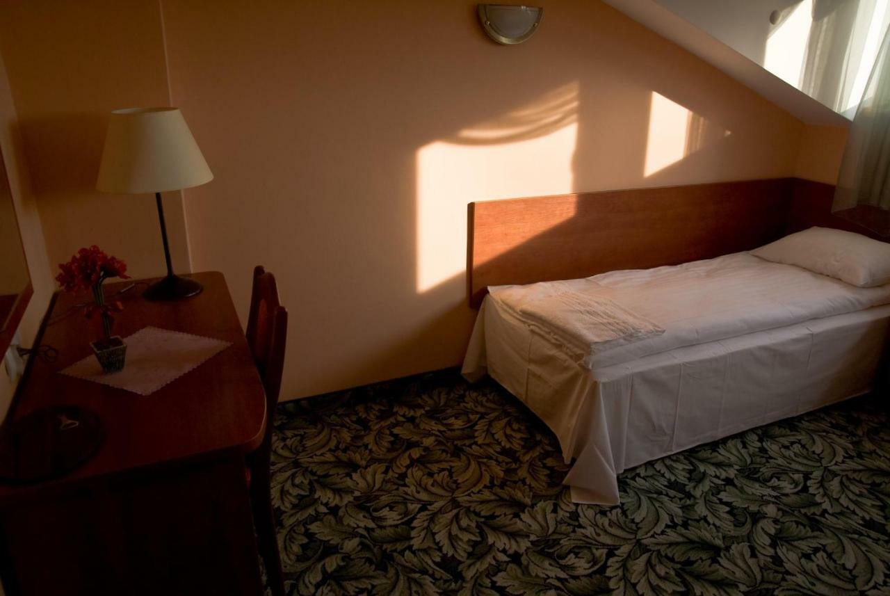 Dwor Dluzniewo Bed and Breakfast Εξωτερικό φωτογραφία