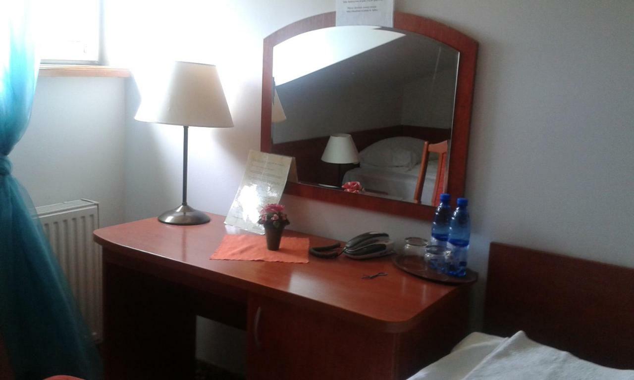 Dwor Dluzniewo Bed and Breakfast Εξωτερικό φωτογραφία