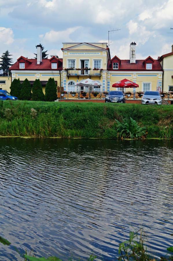 Dwor Dluzniewo Bed and Breakfast Εξωτερικό φωτογραφία