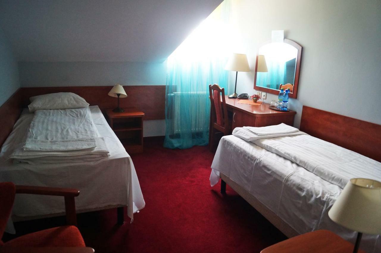 Dwor Dluzniewo Bed and Breakfast Εξωτερικό φωτογραφία