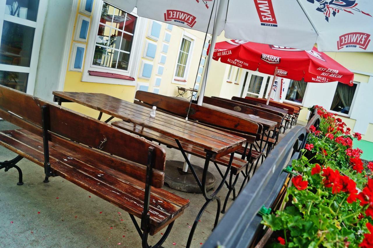Dwor Dluzniewo Bed and Breakfast Εξωτερικό φωτογραφία